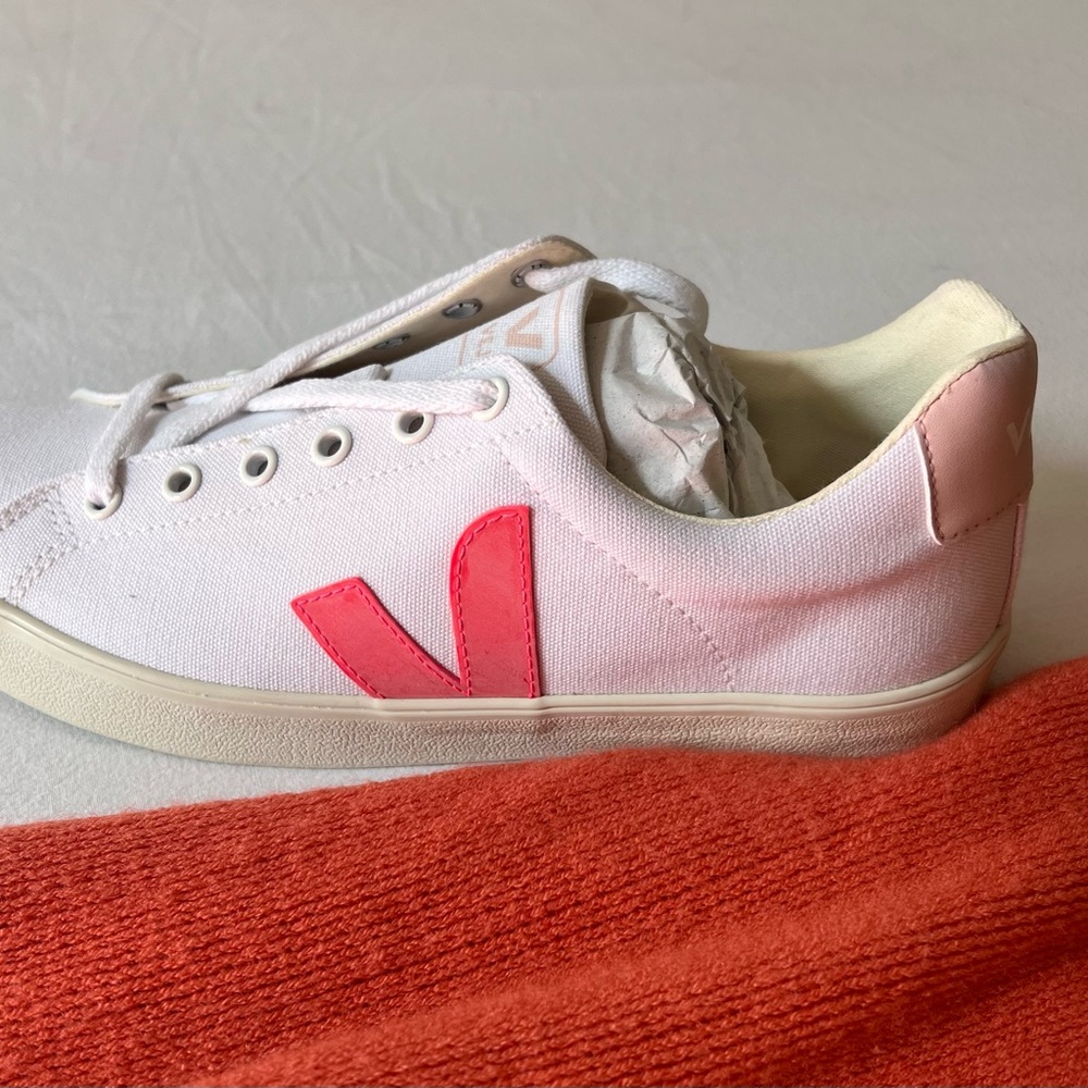 Vega NEW with tags women’s White and Pink Sneakers Size 9